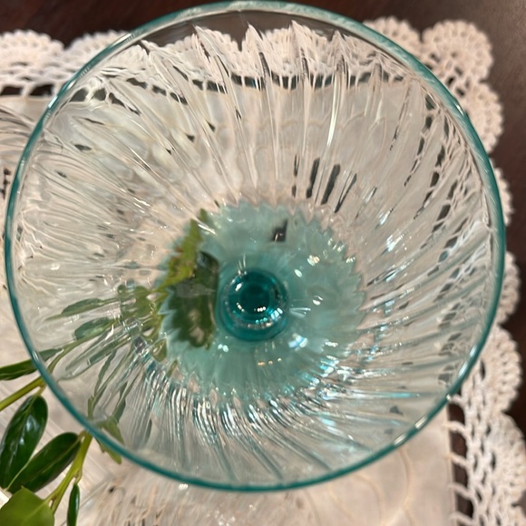 Vintage turquoise, green goblet stem with clear clear swirl goblet . - Picture 8 of 8